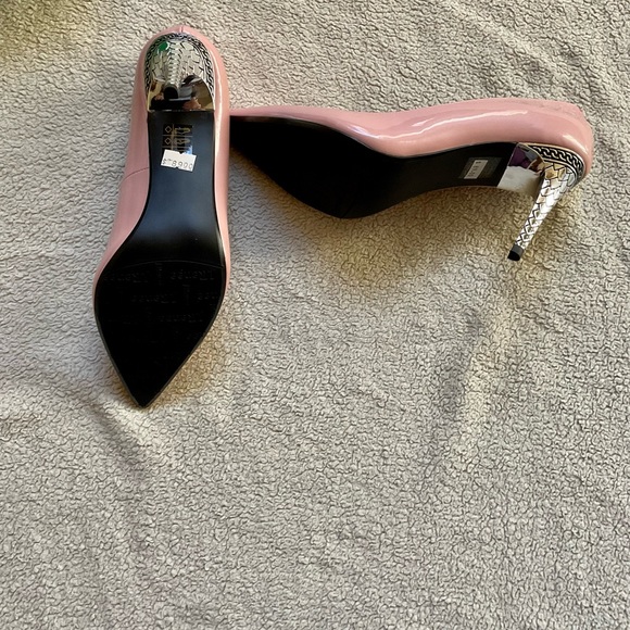 J. Renee soft pink, patent leather heels - Picture 2 of 5